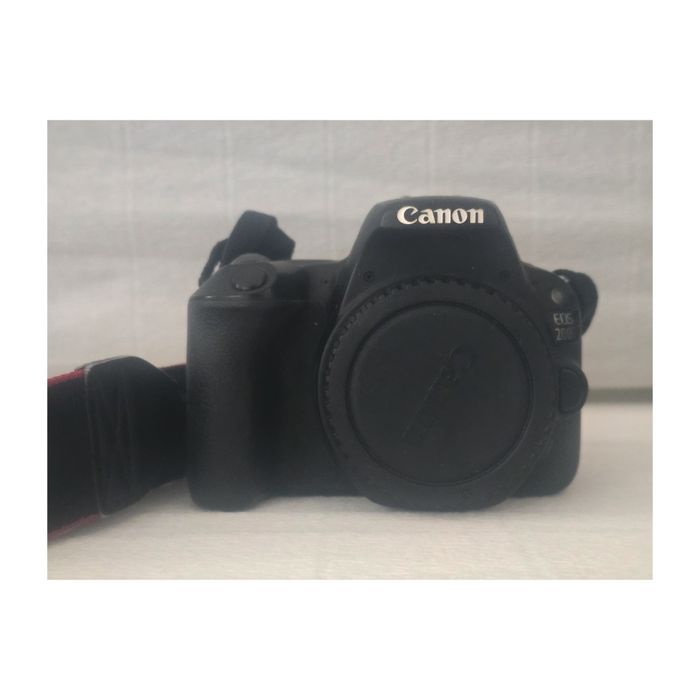 Vând Canon EOS 200 D+ 55-250mm EF-S