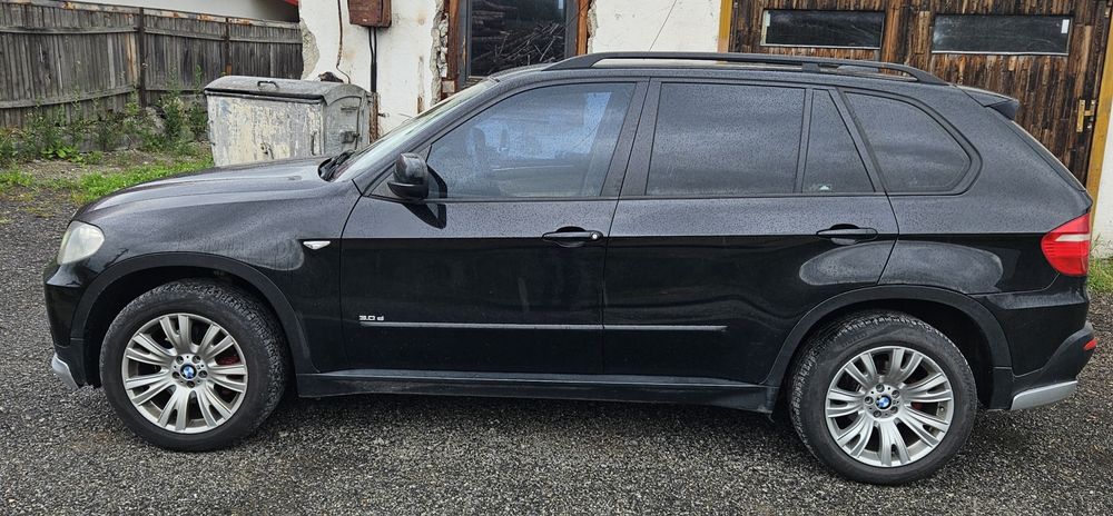 Vând BMW X5
3.0 diesel ,245 cp,x drive.
Masina este întreținută coresp