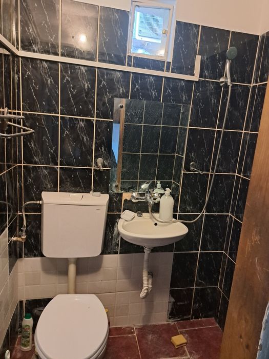 Închiriez garsoniera