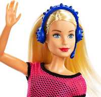Papusa Barbie blonda cu chitara si accesorii