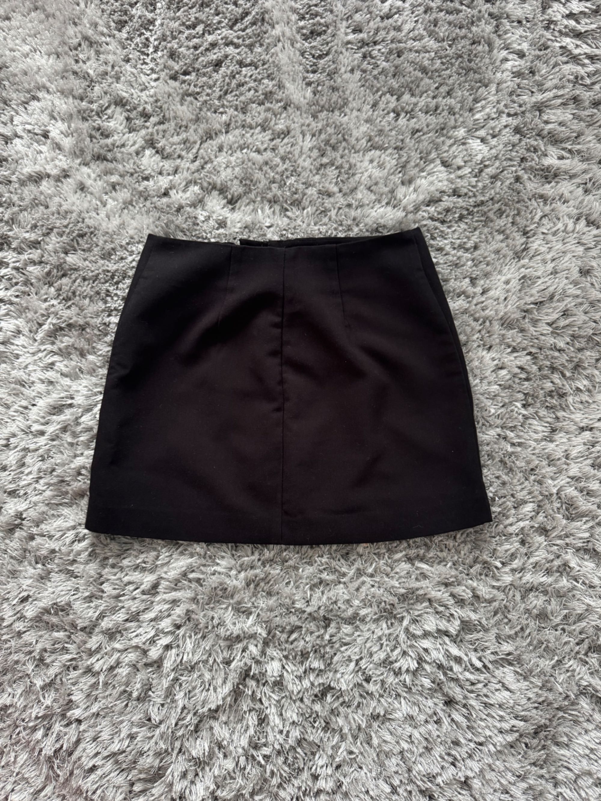 Дамска черна пола h&m