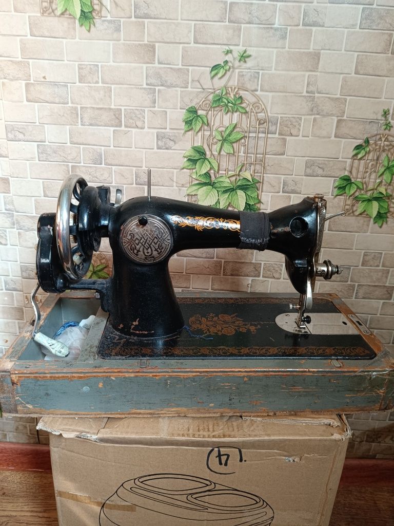 Продам швейную машинку