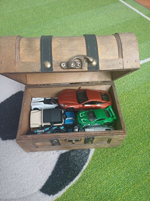 Machete Hot Wheels și Majorette