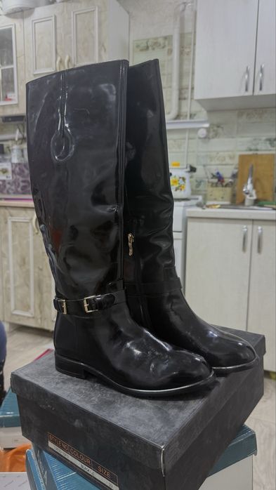 Продаются сапоги новые