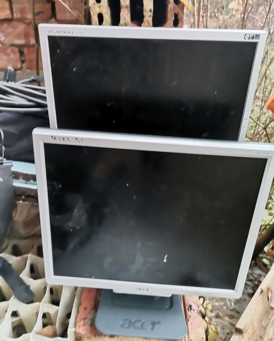Подарявам компютърни монитори