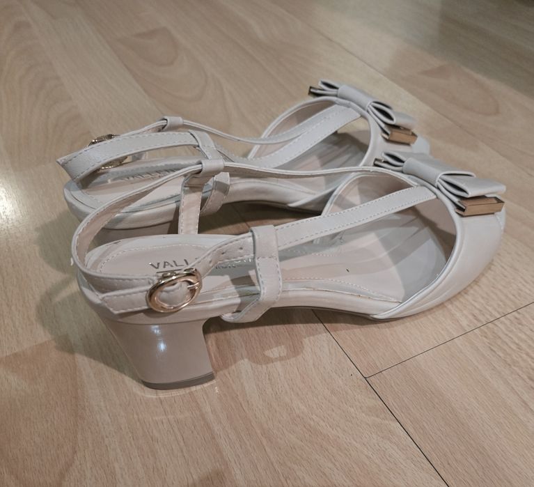 Босоножки  новые