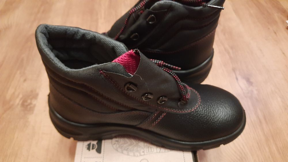 Bocanci de protectie cu bombeu metalic 40-41,nou!