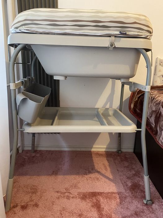 Cadita cu masa de infasat Chicco