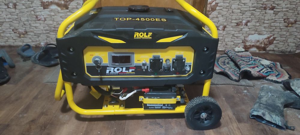 Бензогенератор продам