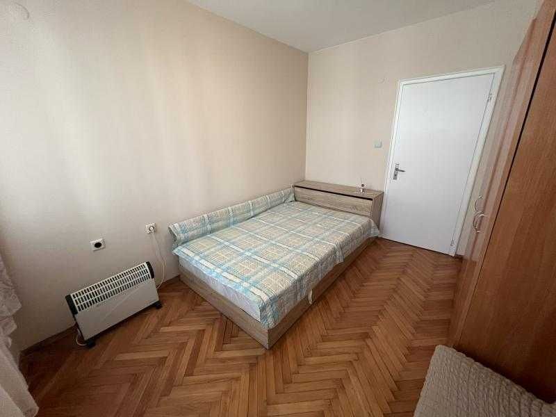 Дава се под наем Двустаен апартамент в Бургас, Център - 55 кв.м за 306 € - Снимка #6
