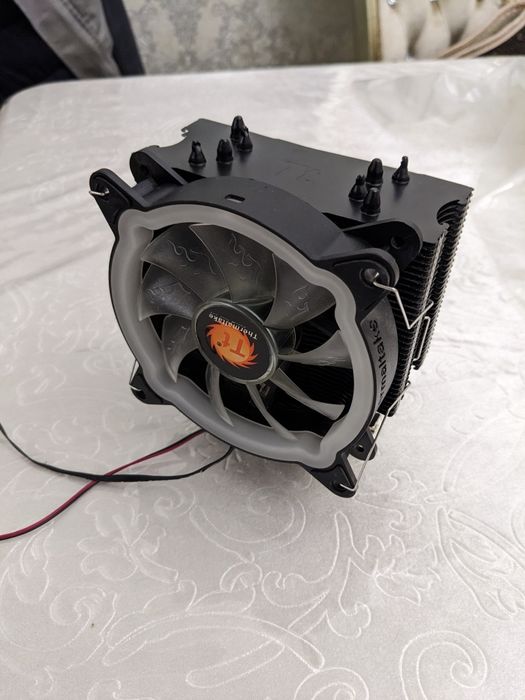 Куллер для процессора Thermaltake UX200