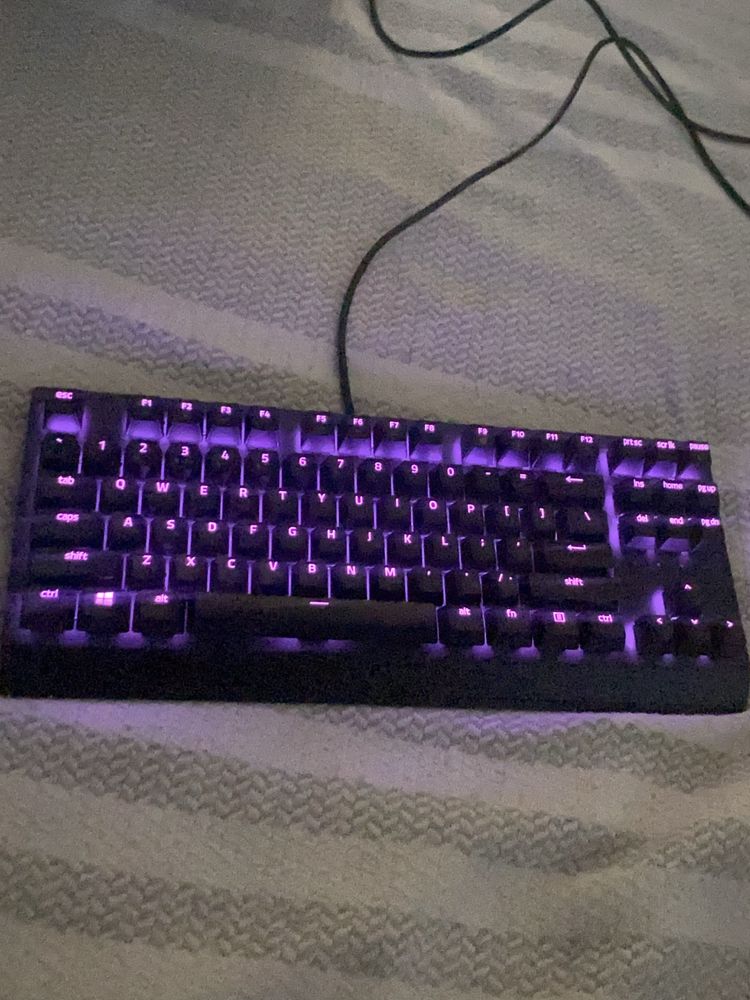 Продаю игровую клавиатуру razer blackwidow v3 tenkeyless б/у