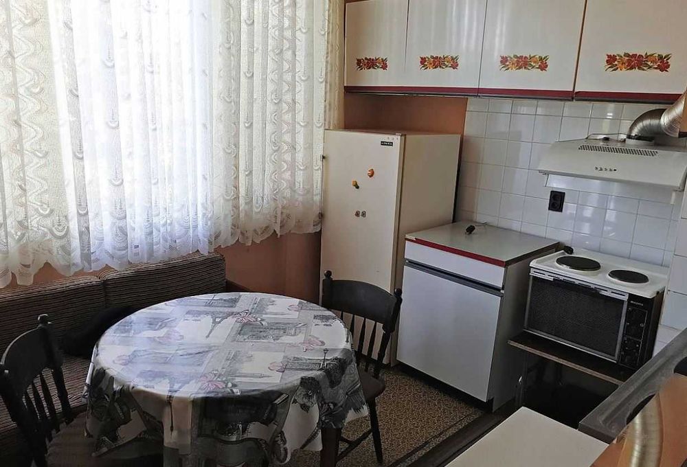 Дава се под наем Двустаен апартамент в Бургас, Лазур - 45 кв.м за 145 € - Снимка #4