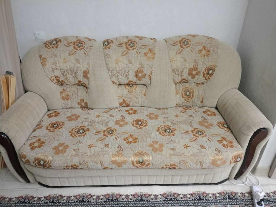 Продам диваны . диван раскладной.кушетка тоже. и кровать с матрасом