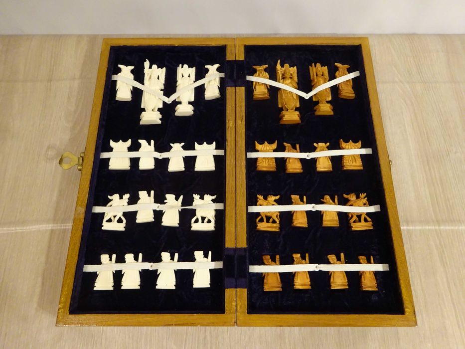 Sah, Joc de Sah asiatic vechi| Piese sculptate manual| RAR