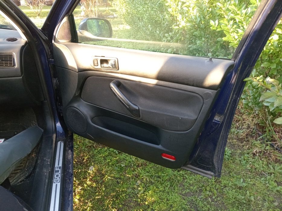 Голф 4 1.9 110 коня всичко работи перфектен мотор и скорости