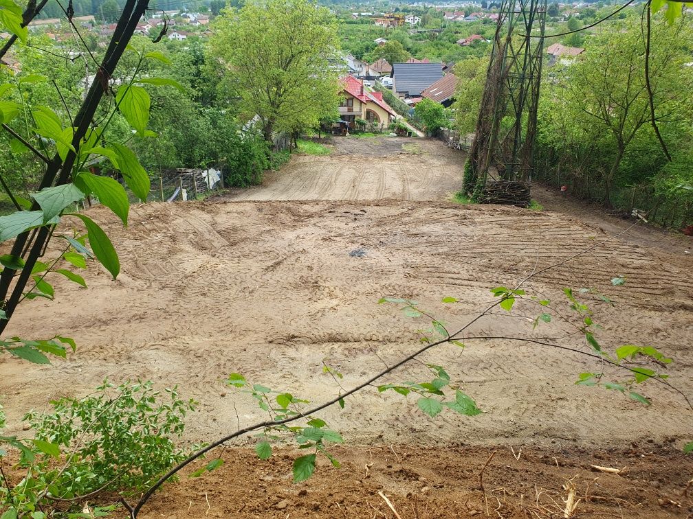 Teren Bujoreni central, lângă scoala