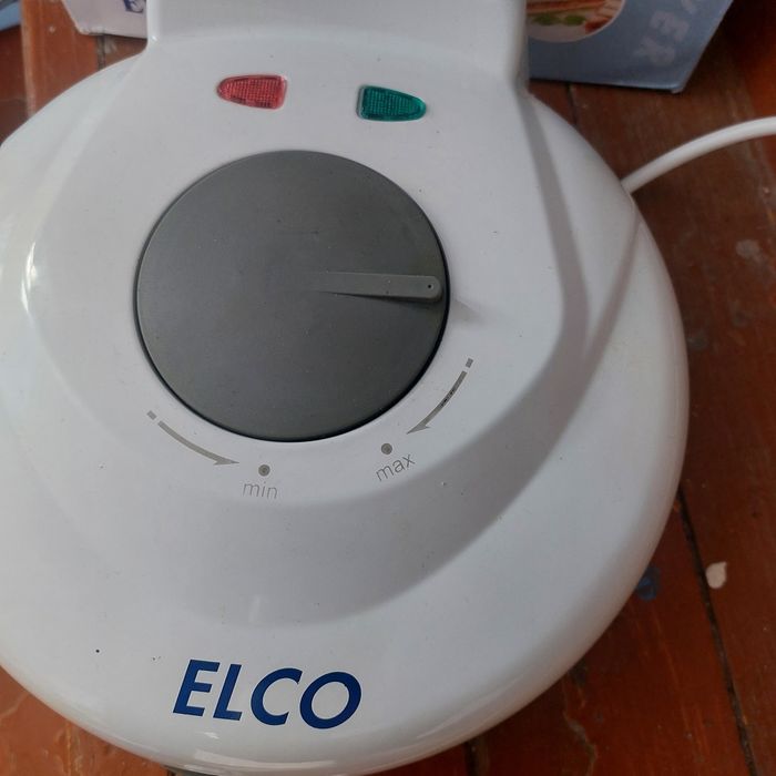 Вафельница электрическая