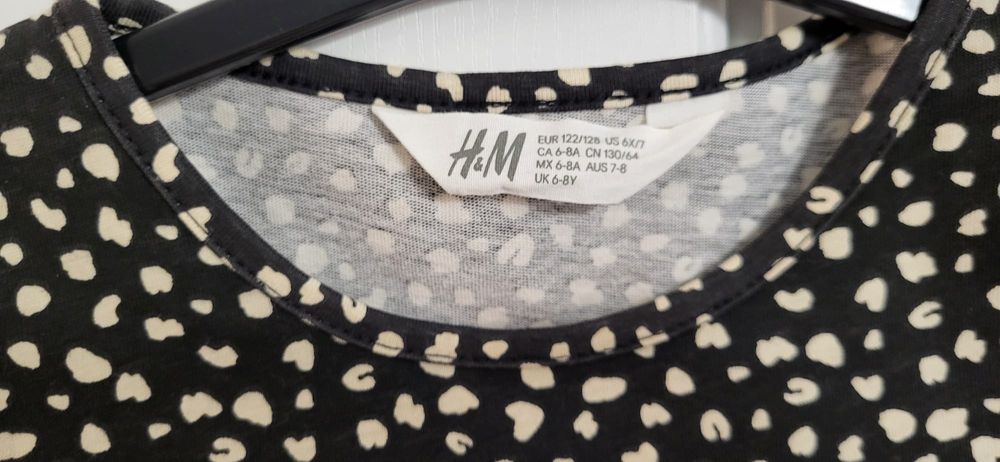 Rochie clos cu buline H&M
Marimea 128 cm (7-8 ani).