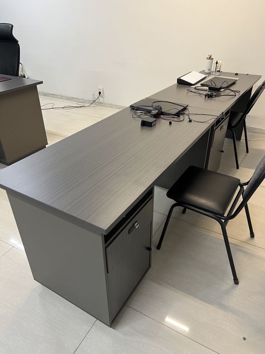 Офисный стол, в идеальном качестве! Состаяние новое, в наличии 6шт