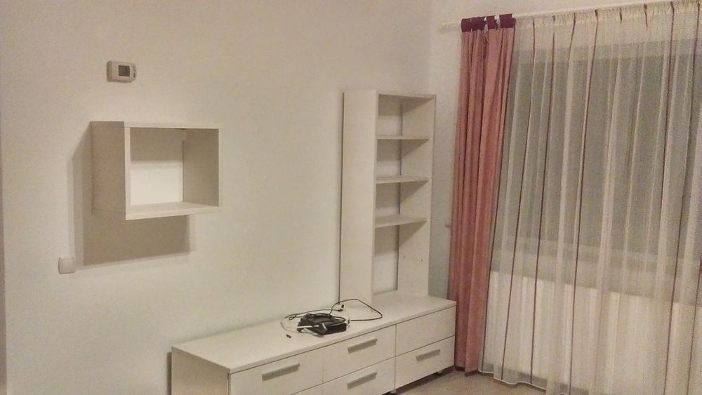 Închiriez apartament cu o camera