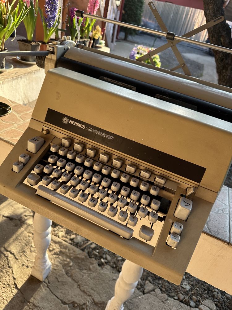 Masina de scris veche HERMES