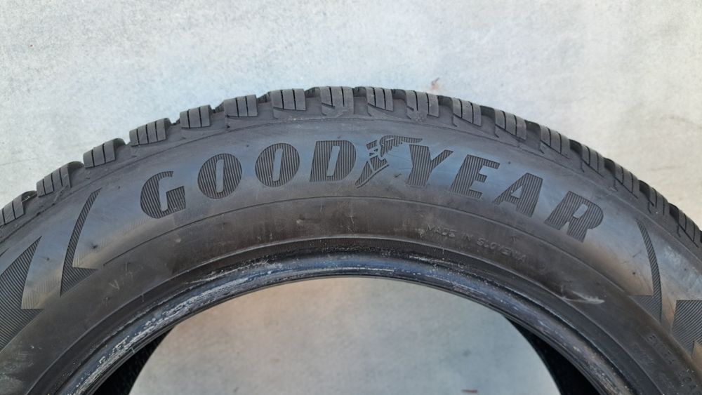 2 бр Зимни гуми 205 60 16 Good Year
