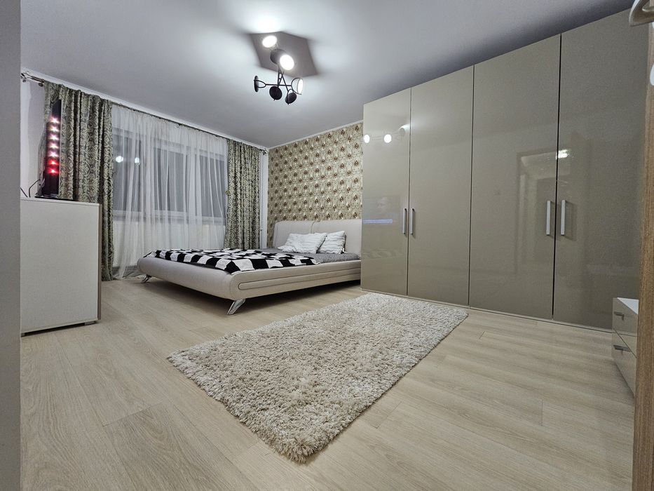 Inchiriez apartament 4 camere Sarari