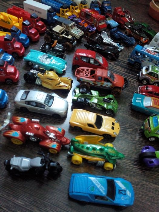 Метални колички,спинери,динозаври-конструктори, фигурки нинджаго