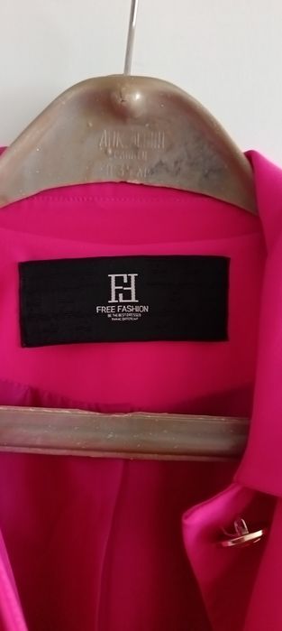 Продавам сако на Elizabeta Franchi