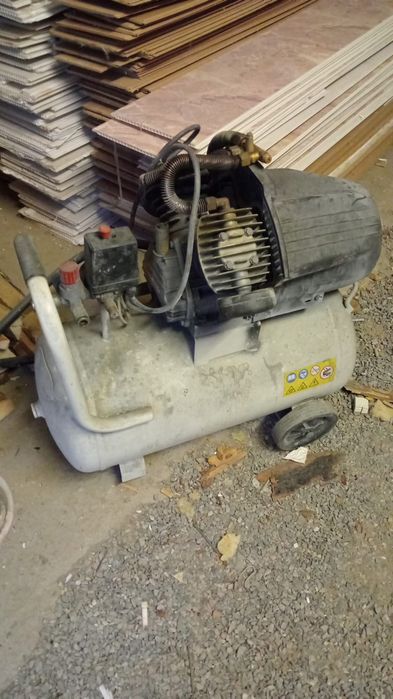 Продам компрессор двух поршневой на 50 л