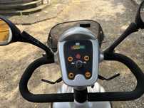 Cărucior electric pentru persoane cu dizabilitati