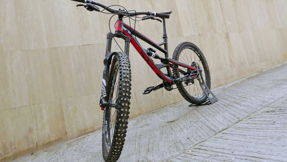 YT Capra AL Comp, 27.5 М, RockShox Lyrik 170 ход, 1x 11 SRAM GX