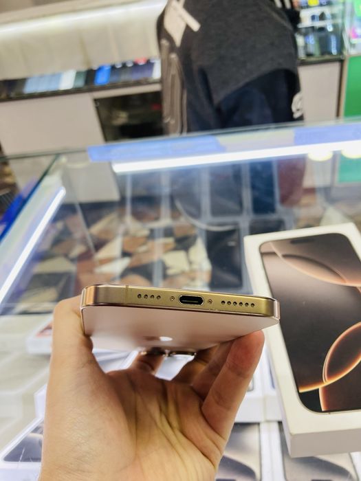 iPhone 16 Pro Max 256 gb desert