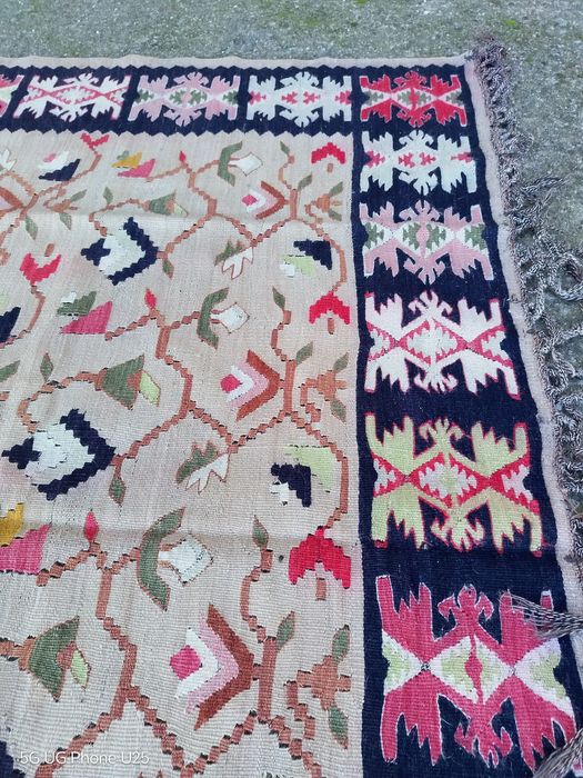 Ръчно тъкан чипровски килим