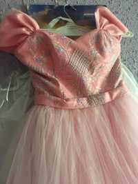 Бална рокля в розов цвят