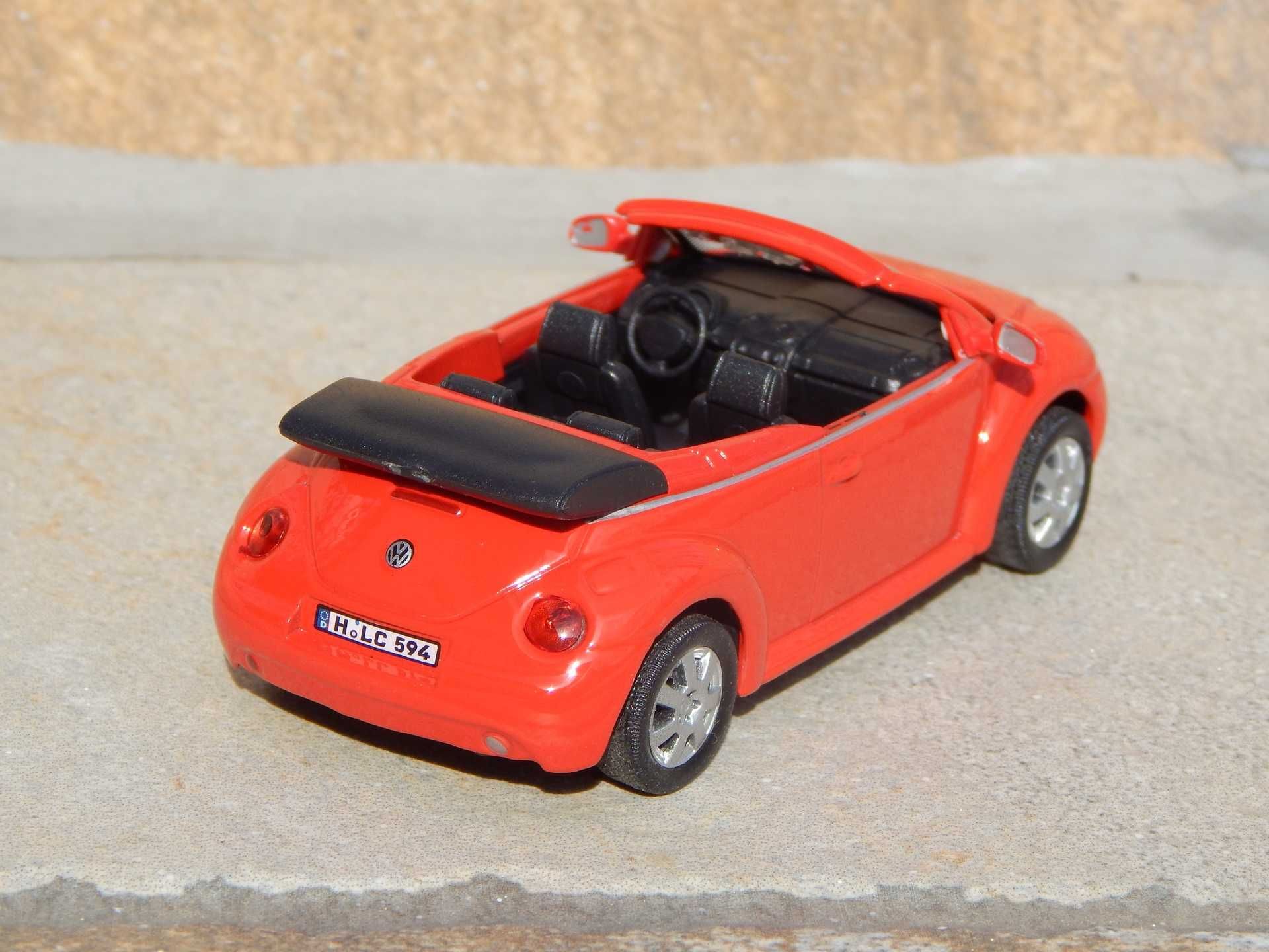 Macheta Volkswagen New Beetle Cabrio 1998 sc 1:43 cu ambalaj