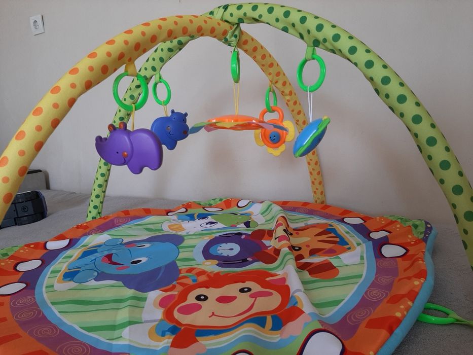 Шезлонг за бебе до шести месец и активна гимнастика