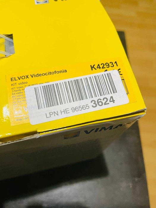 Kit interfon video VIMAR K42931, 2 monitoare albe, 1 camera gri