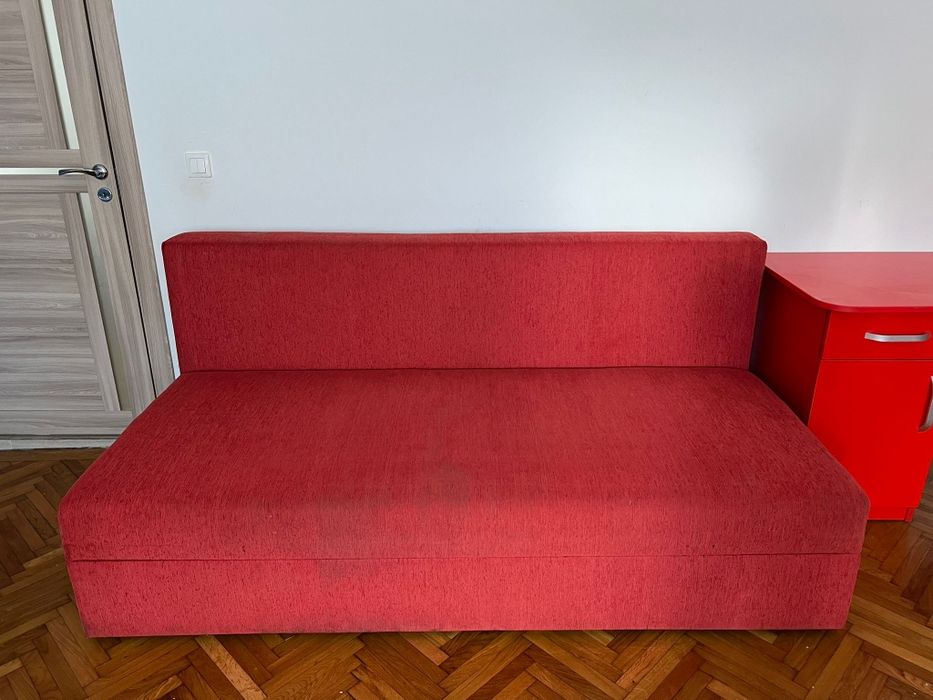 Canapea extensibila culoarea rosie