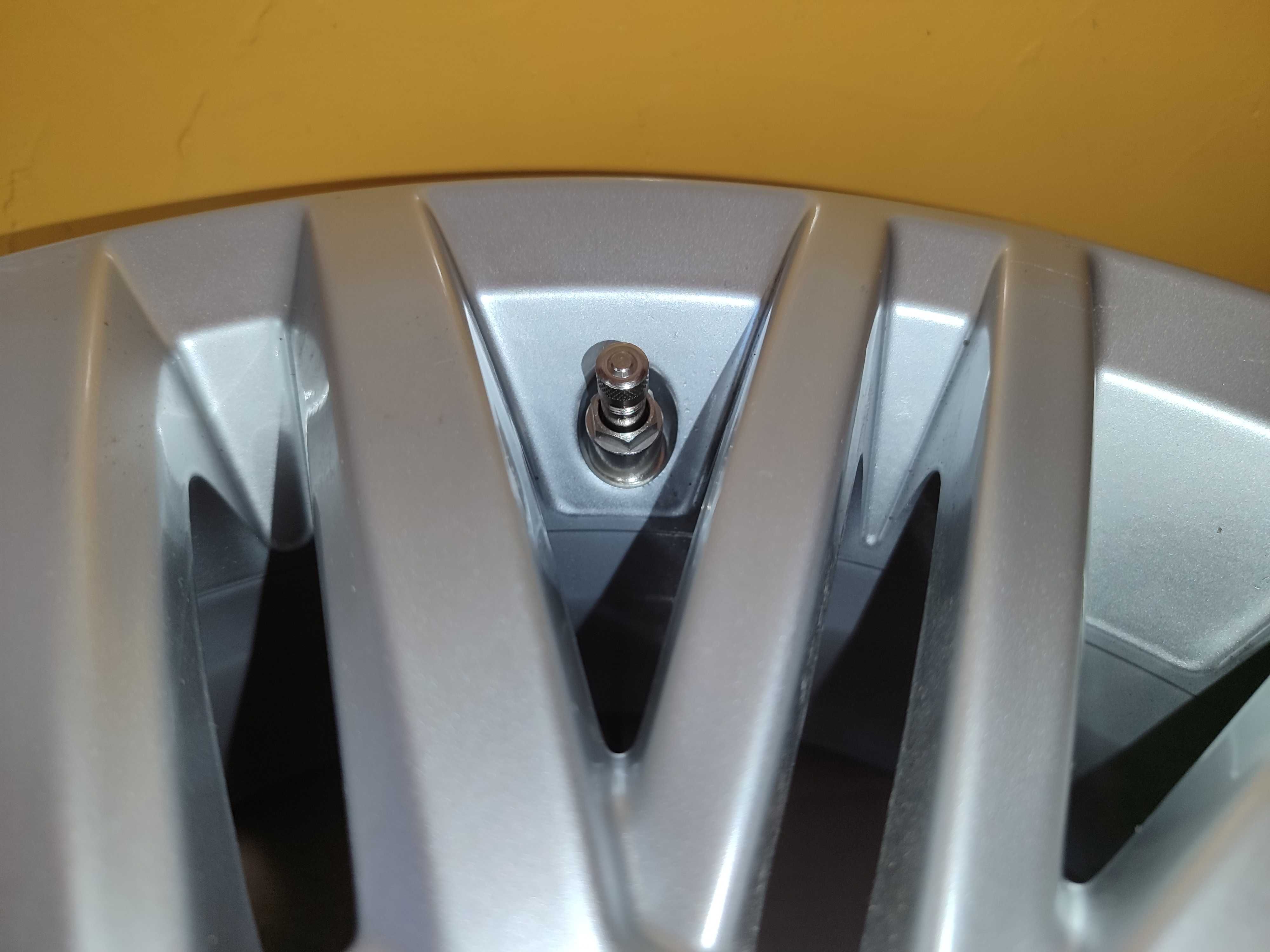 Алуминиеви джанти за VW Up R-Line 5,5Jx15 ET40+централни капачки.