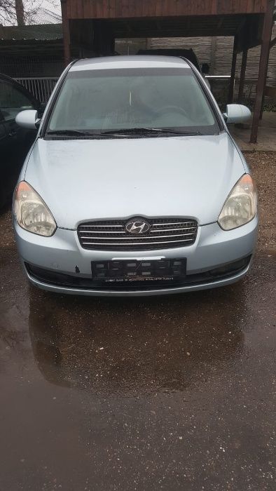Dezmembrez Hyundai Accent 1.5 benzina an 2008 cod motor D4FA