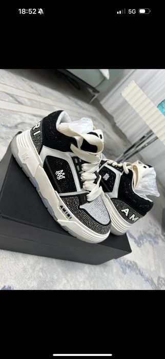 Adidași noi amiri