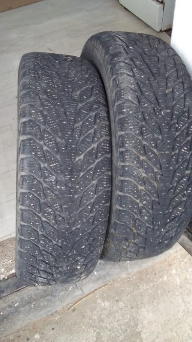 Шины 2 зимних, 2 шипы