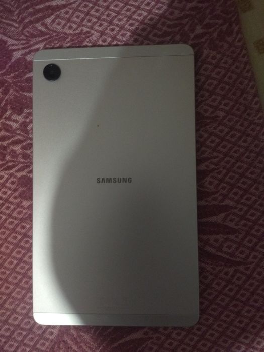 Продавам таблет Samsung