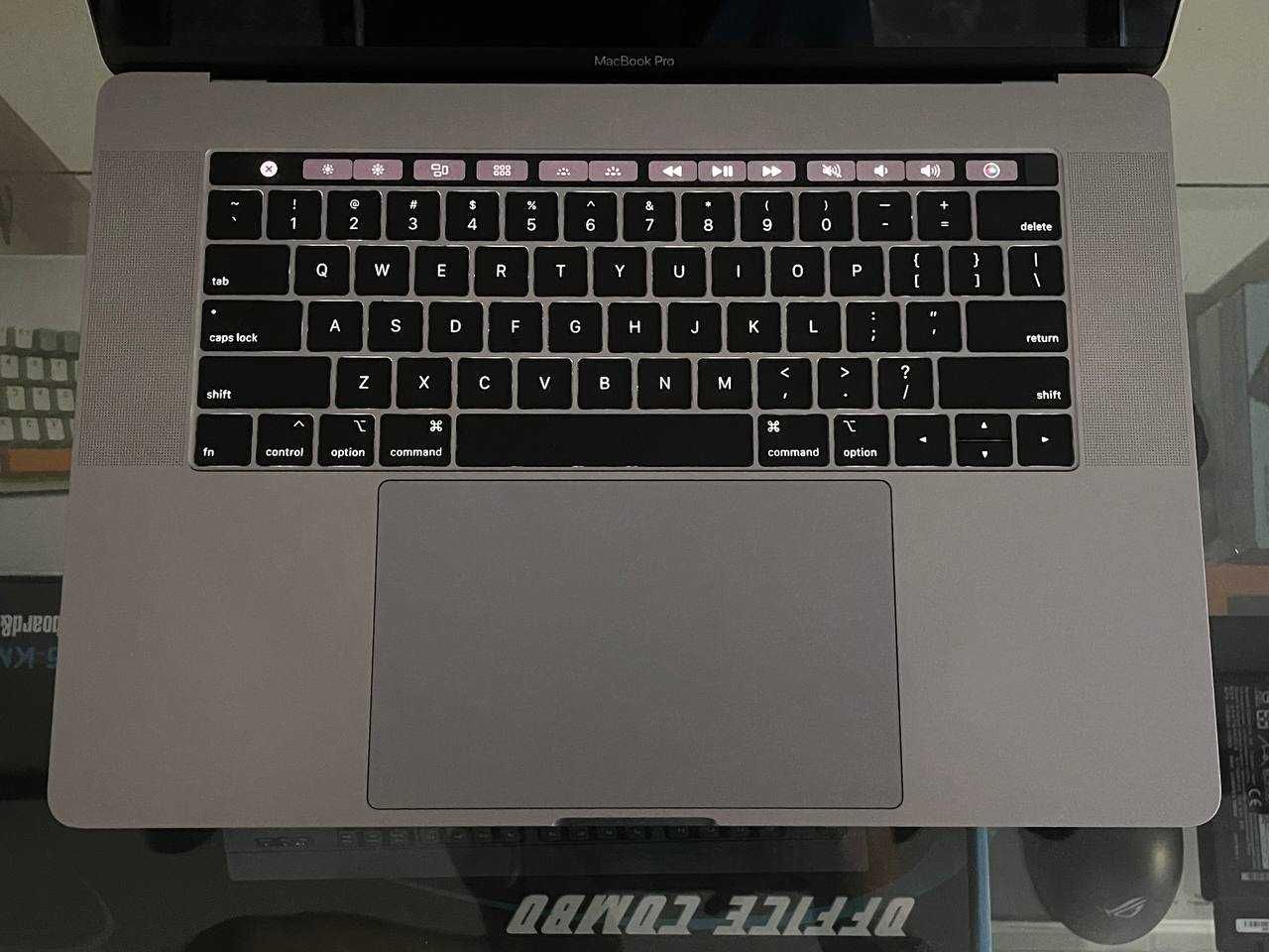 Macbook PRO 15 2019г Core i7-9750H Radeon Pro 555X 4гб ram 16 ssd 512