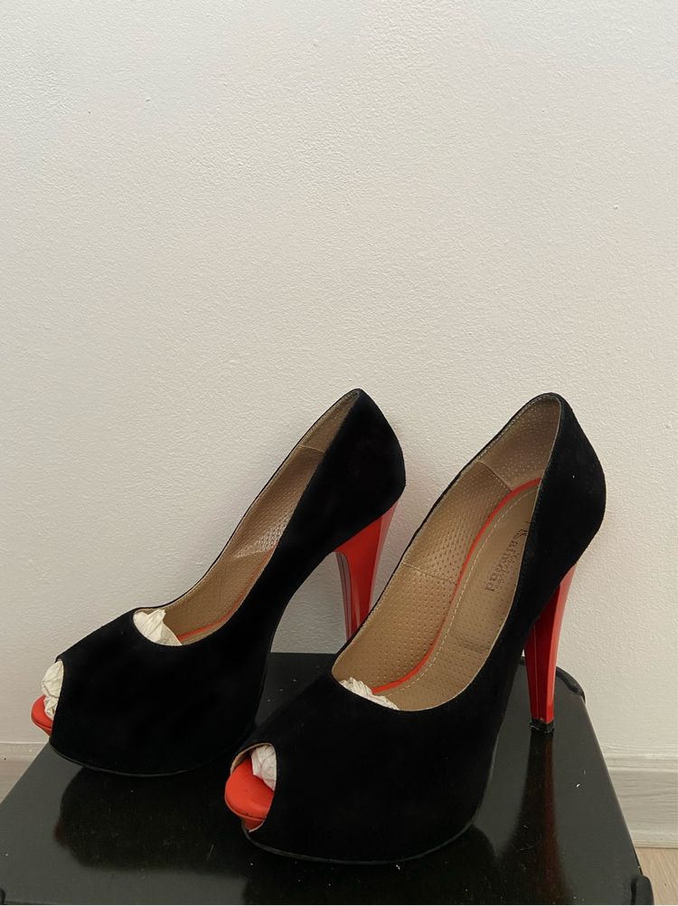 Pantofi cu toc eleganti