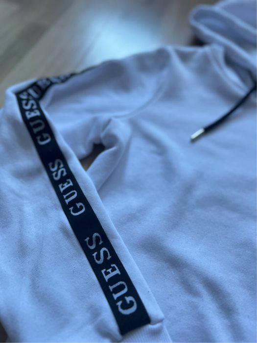 Hanorac GUESS alb, marimea M