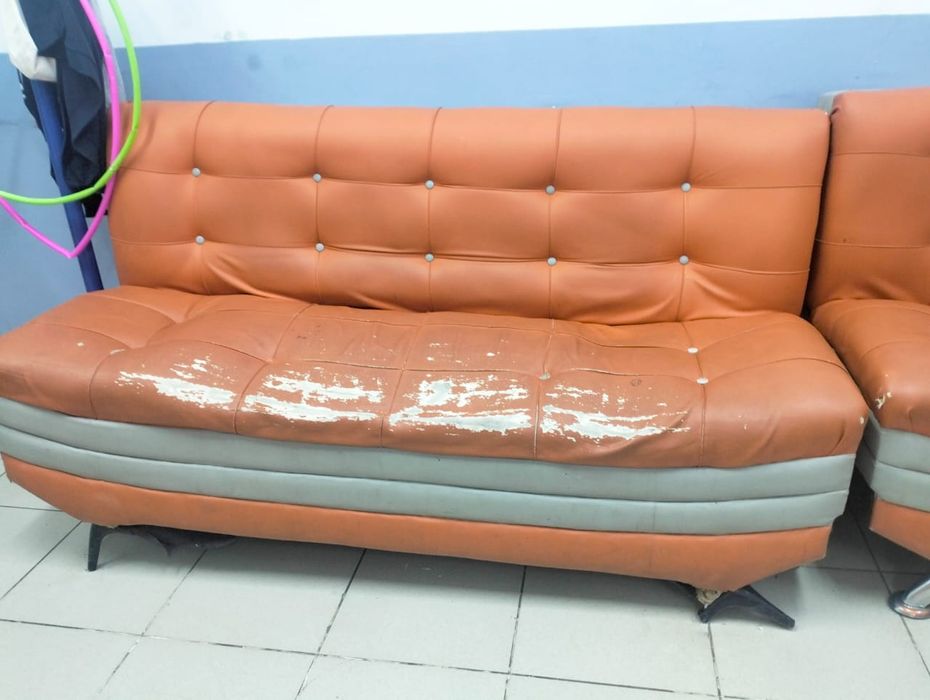 Продам диван б.у.