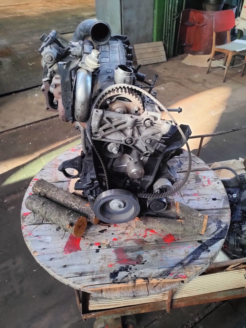 Cutie pentru motor 1.5 e4 logan + alte piese.